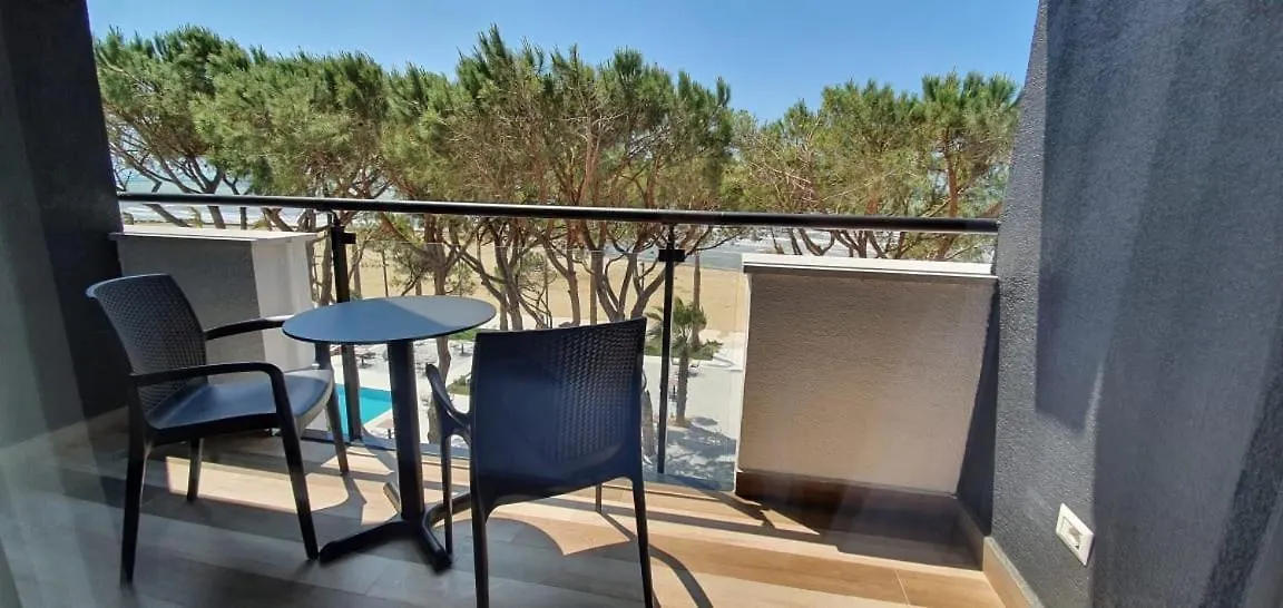 Royal G Club Hotel Qerret
