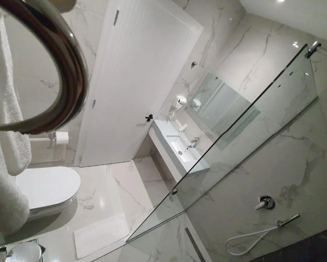 Royal G Club Hotel Qerret