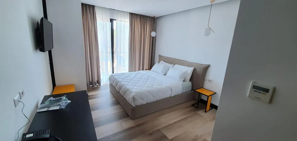 Royal G Club Hotel Qerret